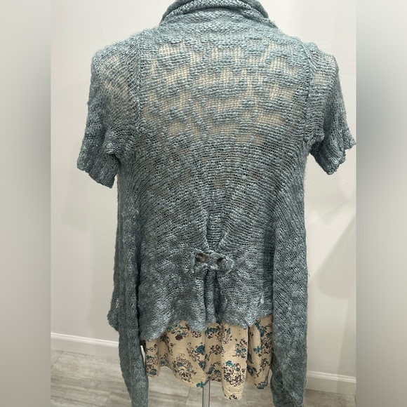 Light blue sweater and Floral tanktop - Picture 5 of 5